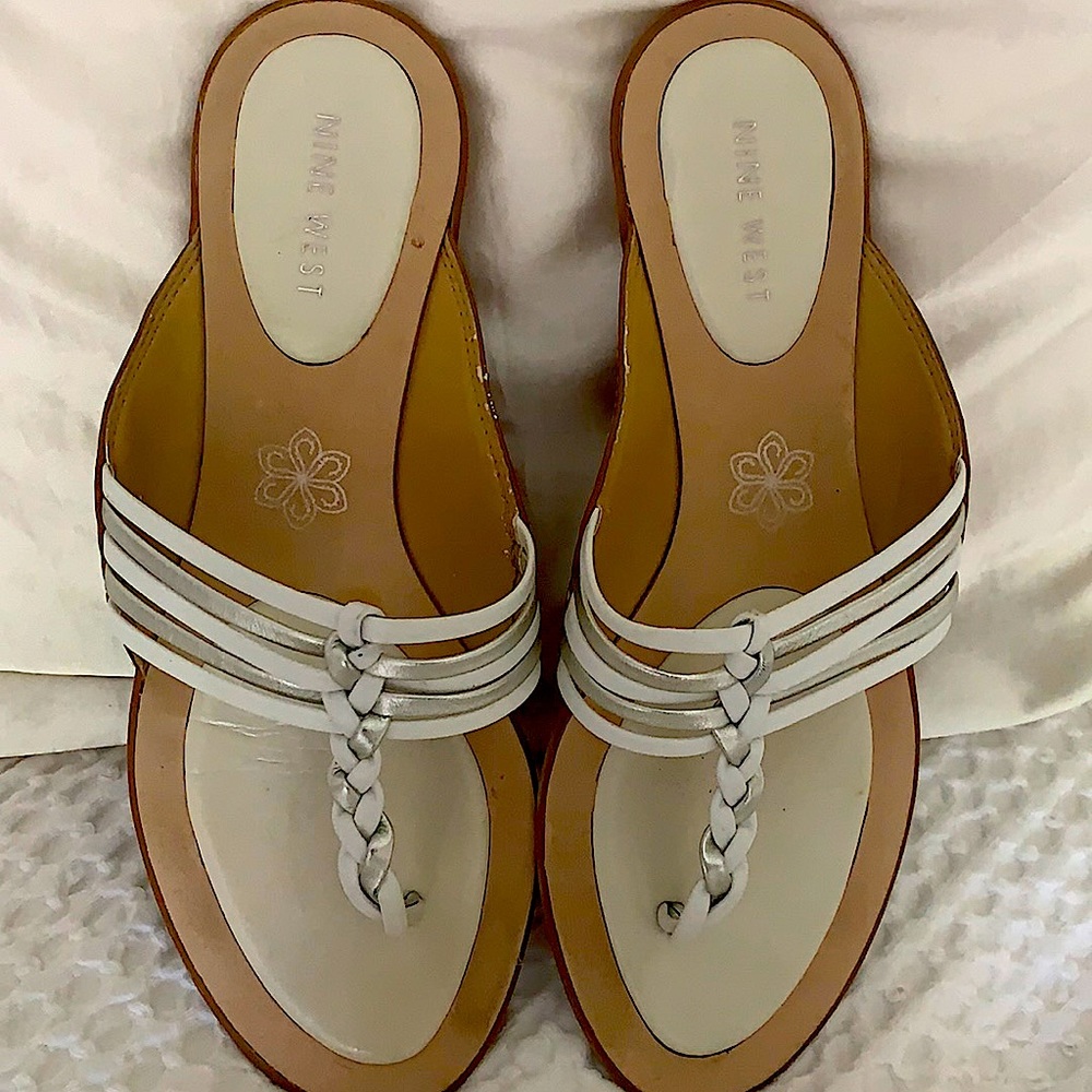 Nine West white/silver leather thong sandals